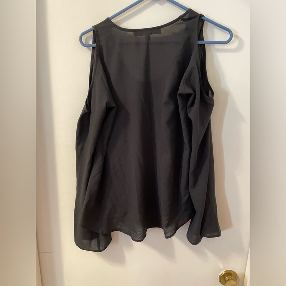 Revolve Lovers + Friends Cold Shoulder Black scoop neck blouse bell sleeves sz M - Picture 2 of 7